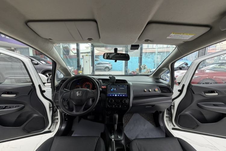 Used Honda Fit 2016 1.5L LX CVT Comfort Model Interior 5