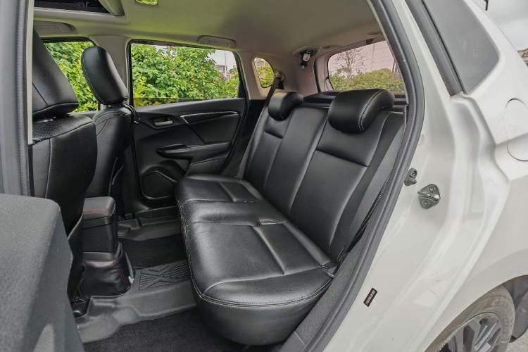 Used Honda Fit 2016 1.5L LXS CVT Comfort Sunroof Version Interior 5