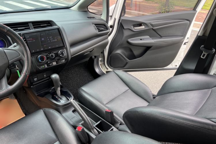Used Honda Fit 2016 1.5L LXS CVT Comfort Sunroof Version Interior 5