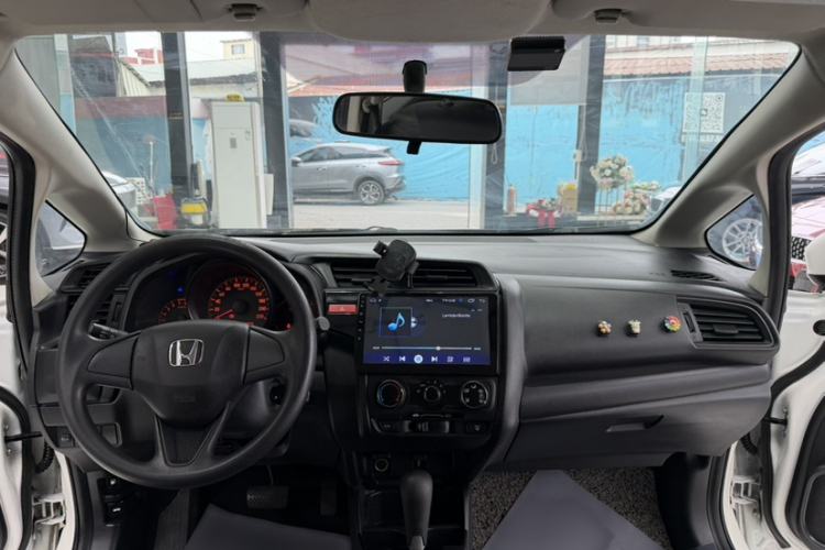 Used Honda Fit 2016 1.5L LX CVT Comfort Model Interior 6