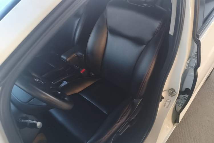 Used Honda Fit 2016 1.5L SES CVT Fashion Sunroof Edition Left Front Seat