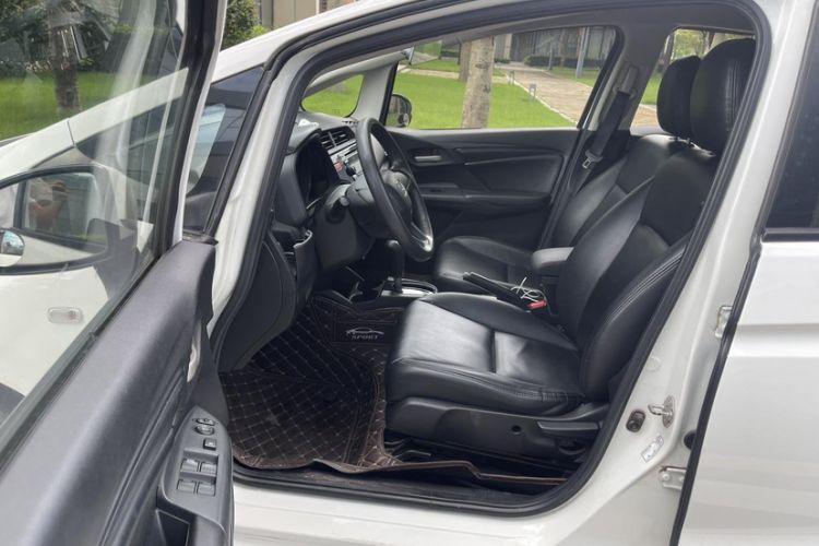 Used Honda Fit 2016 1.5L LX CVT Comfort Model Left Front Seat