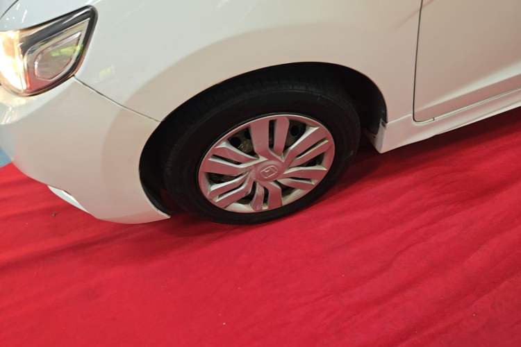 Used Honda Fit 2016 1.5L LX CVT Comfort Model Left Front Wheel Hub