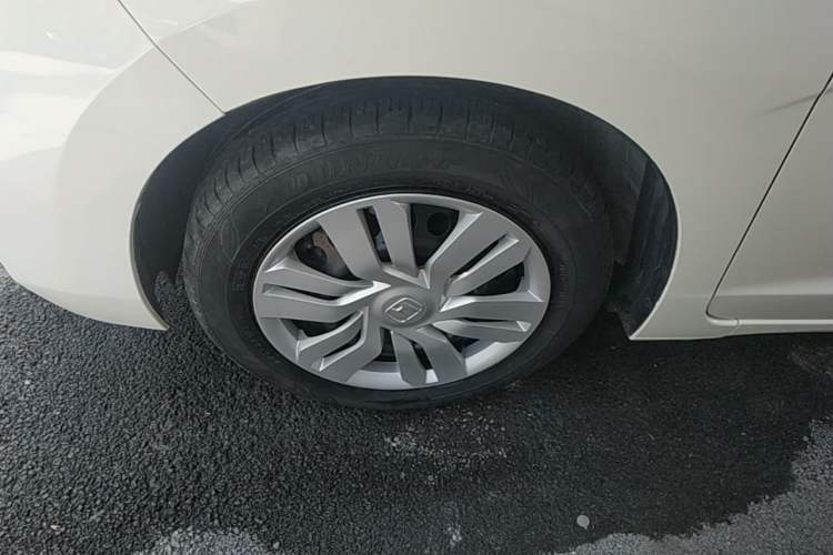 Used Honda Fit 2016 1.5L LX CVT Comfort Model Left Front Wheel Hub