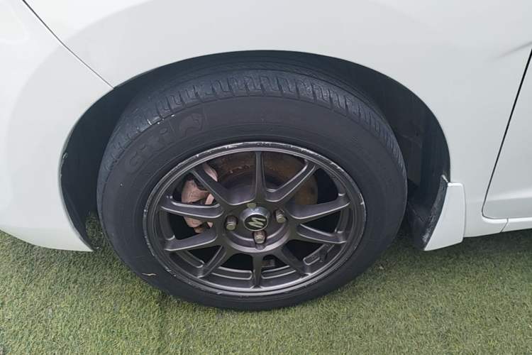 Used Honda Fit 2016 1.5L LX CVT Comfort Model Left Front Wheel Hub