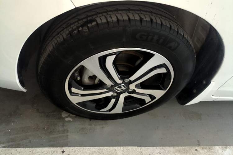Used Honda Fit 2016 1.5L LX CVT Comfort Model Left Front Wheel Hub