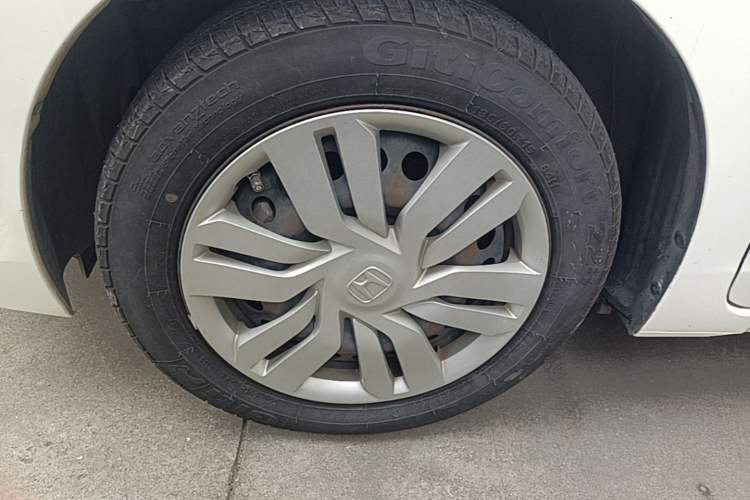 Used Honda Fit 2016 1.5L LX CVT Comfort Model Left Front Wheel Hub
