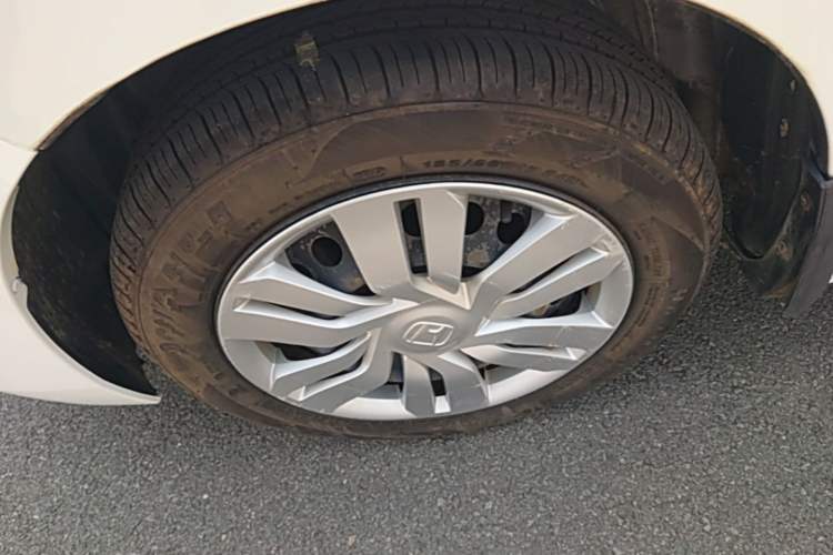 Used Honda Fit 2016 1.5L LX CVT Comfort Model Left Front Wheel Hub