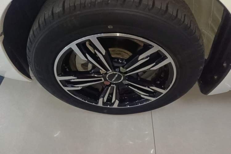 Used Honda Fit 2016 1.5L LX CVT Comfort Model Left Front Wheel Hub