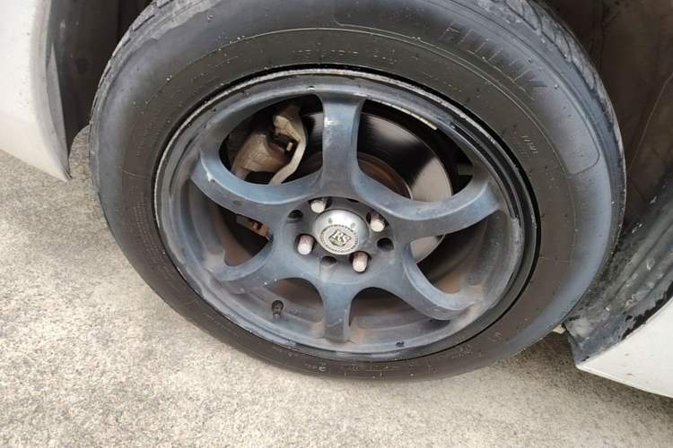 Used Honda Fit 2016 1.5L LX CVT Comfort Model Left Front Wheel Hub