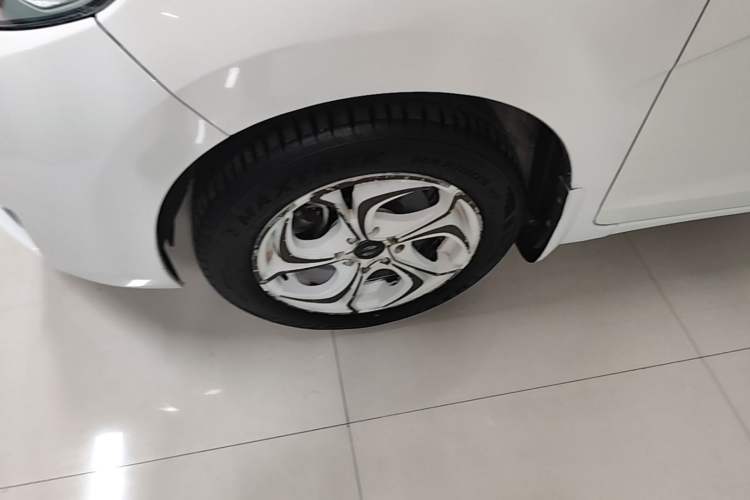 Used Honda Fit 2016 1.5L LX CVT Comfort Model Left Front Wheel Hub