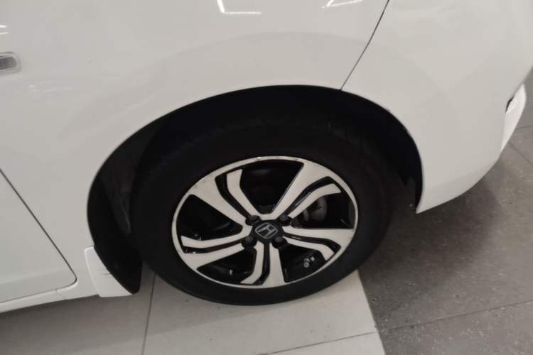 Used Honda Fit 2016 1.5L LX CVT Comfort Model Left Front Wheel Hub
