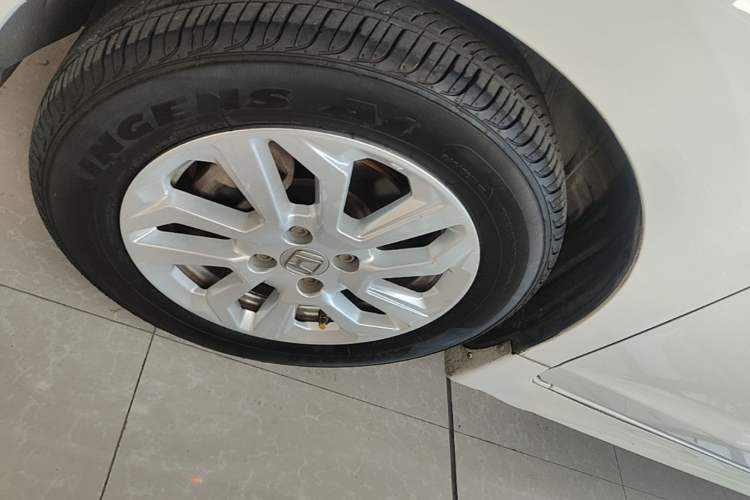 Used Honda Fit 2016 1.5L LX CVT Comfort Model Left Front Wheel Hub