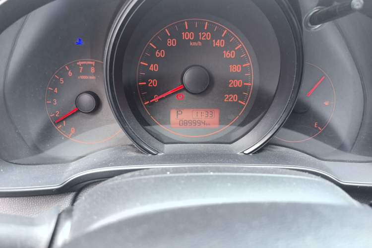Used Honda Fit 2016 1.5L LX CVT Comfort Model Odometer Close Up