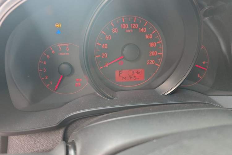 Used Honda Fit 2016 1.5L LX CVT Comfort Model Odometer Close Up