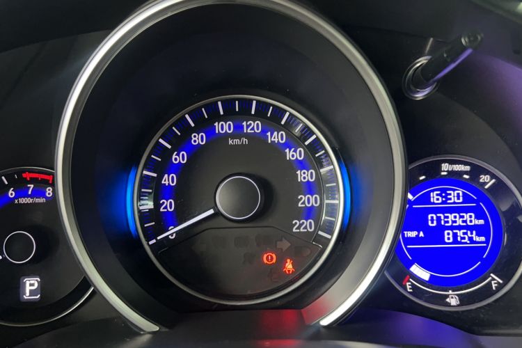 Used Honda Fit 2016 1.5L SE CVT Fashion Model Odometer Close Up