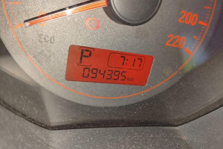 Used Honda Fit 2016 1.5L LX CVT Comfort Model Odometer Close Up