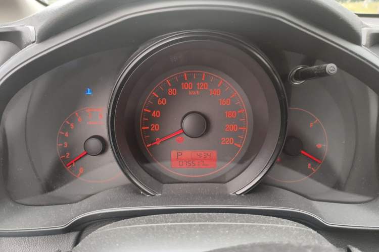 Used Honda Fit 2016 1.5L LX CVT Comfort Model Odometer Close Up