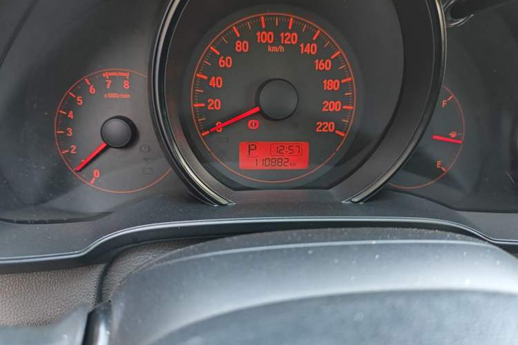Used Honda Fit 2016 1.5L LX CVT Comfort Model Odometer Close Up