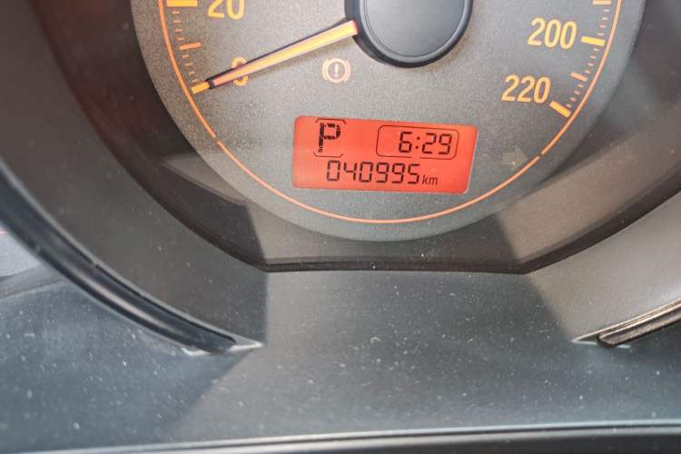 Used Honda Fit 2016 1.5L LX CVT Comfort Model Odometer Close Up