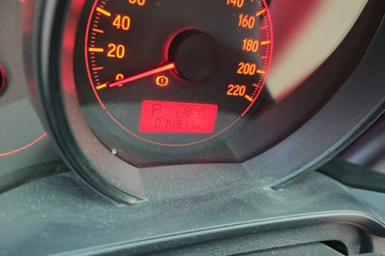 Used Honda Fit 2016 1.5L LX CVT Comfort Model Odometer Close Up
