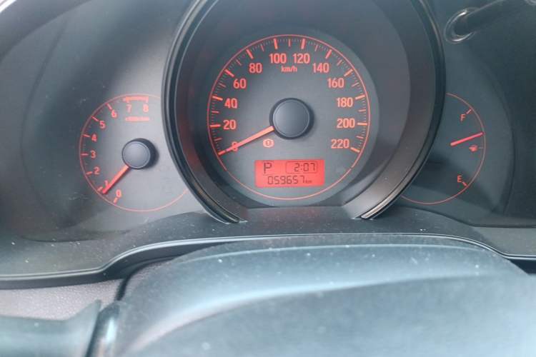 Used Honda Fit 2016 1.5L LX CVT Comfort Model Odometer Close Up