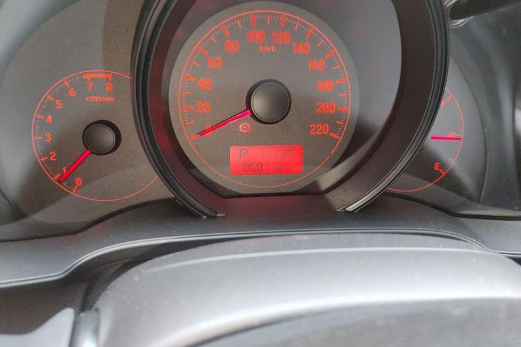 Used Honda Fit 2016 1.5L LX CVT Comfort Model Odometer Close Up