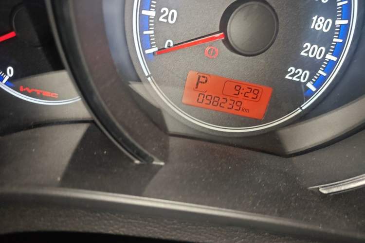 Used Honda Fit 2016 1.5L LX CVT Comfort Model Odometer Close Up