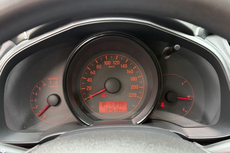 Used Honda Fit 2016 1.5L LX CVT Comfort Model Odometer Close Up