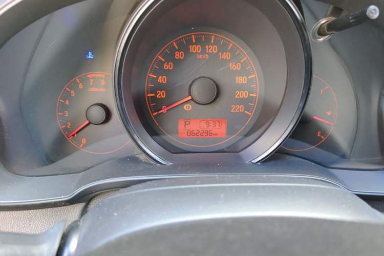 Used Honda Fit 2016 1.5L LX CVT Comfort Model Odometer Close Up