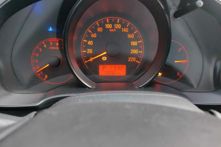 Used Honda Fit 2016 1.5L LX CVT Comfort Model Odometer Close Up