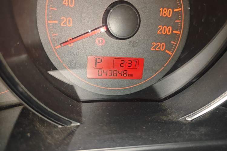 Used Honda Fit 2016 1.5L LX CVT Comfort Model Odometer Close Up