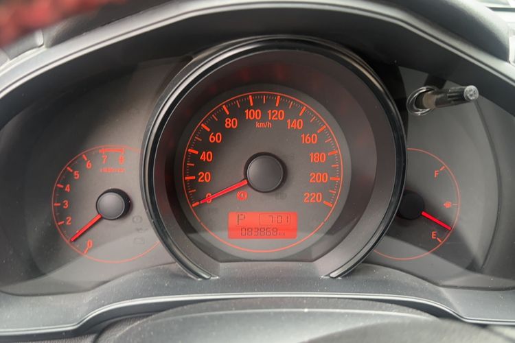 Used Honda Fit 2016 1.5L LX CVT Comfort Model Odometer Close Up