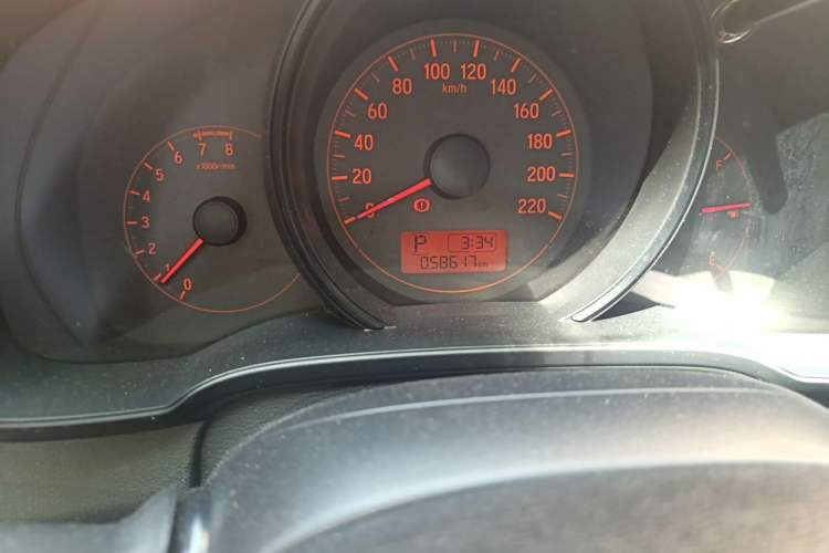 Used Honda Fit 2016 1.5L LX CVT Comfort Model Odometer Close Up