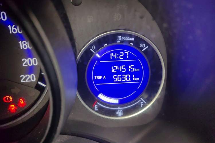 Used Honda Fit 2016 1.5L SES CVT Fashion Sunroof Edition Odometer Close Up