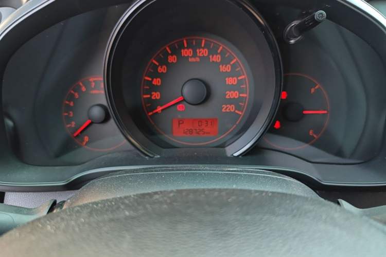 Used Honda Fit 2016 1.5L LX CVT Comfort Model Odometer Close Up