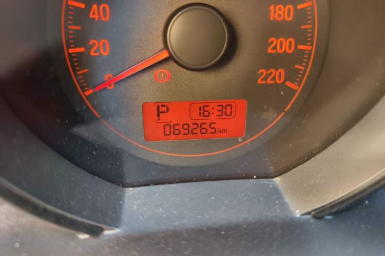Used Honda Fit 2016 1.5L LX CVT Comfort Model Odometer Close Up