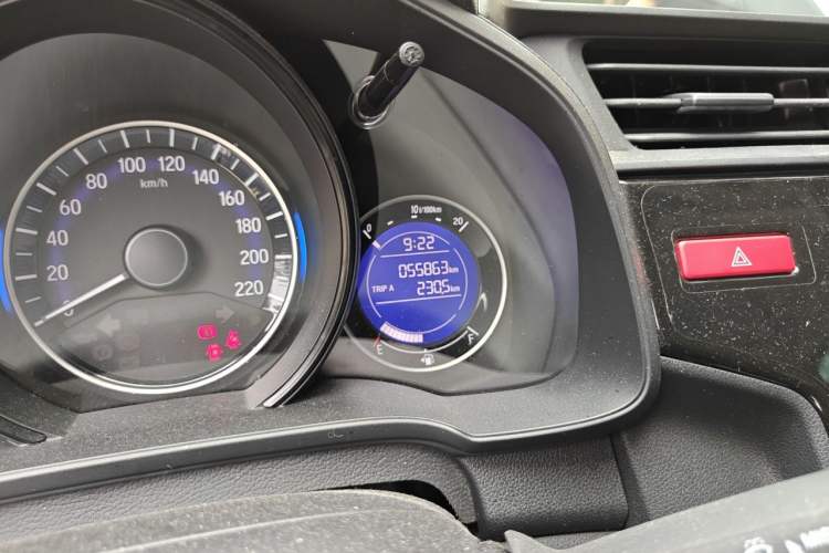 Used Honda Fit 2016 1.5L LXS CVT Comfort Sunroof Version Odometer Close Up