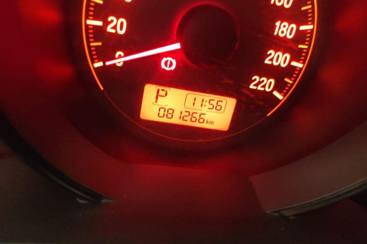 Used Honda Fit 2016 1.5L LX CVT Comfort Model Odometer Close Up