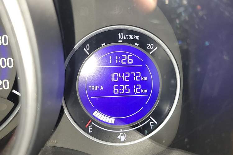 Used Honda Fit 2016 1.5L SE CVT Fashion Model Odometer Close Up