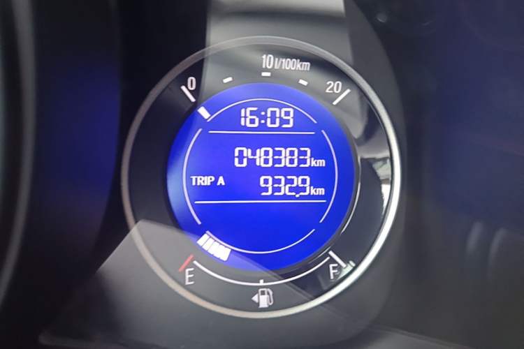 Used Honda Fit 2016 1.5L LXS CVT Comfort Sunroof Version Odometer Close Up