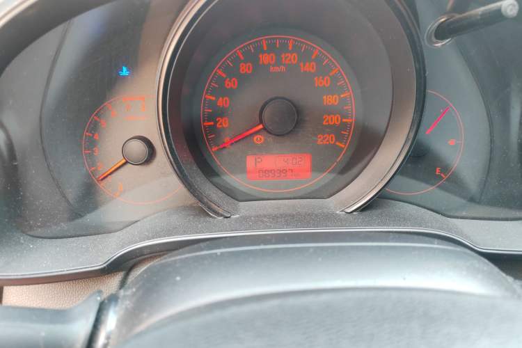 Used Honda Fit 2016 1.5L LX CVT Comfort Model Odometer Close Up