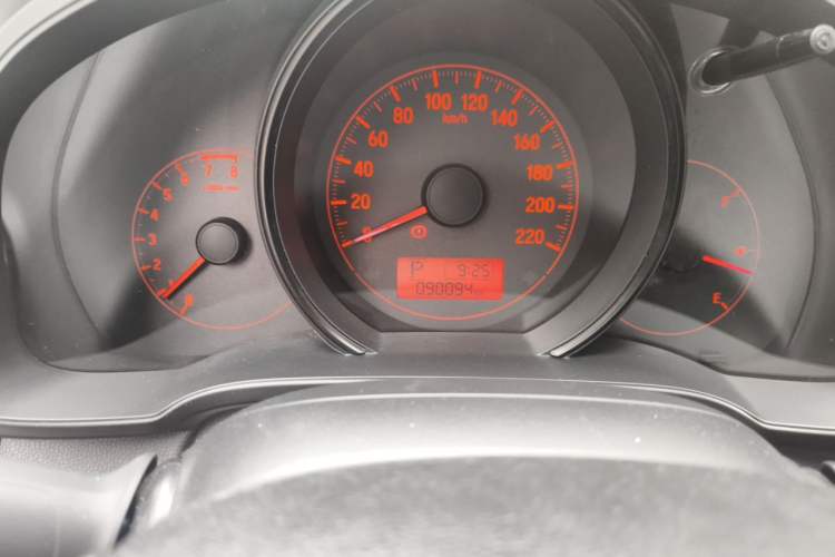 Used Honda Fit 2016 1.5L LX CVT Comfort Model Odometer Close Up