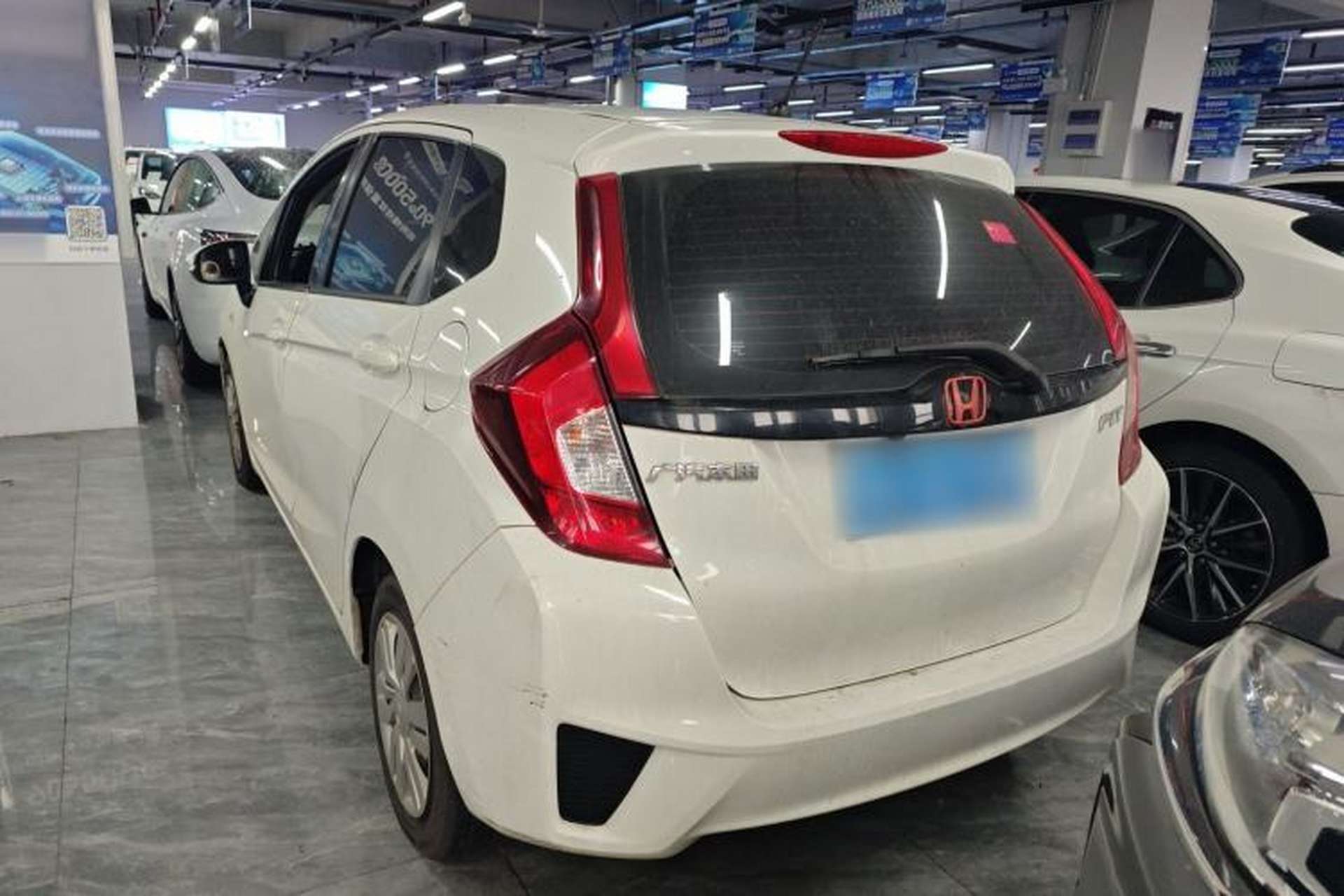 Used Honda Fit 2016 1.5L LX CVT Comfort Model Rear Left 45 Deg