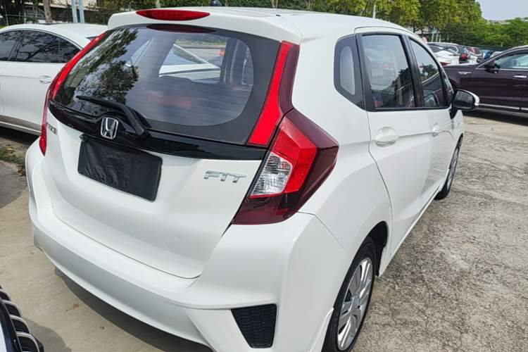 Used Honda Fit 2016 1.5L LX Manual Comfort Model Rear Right 45 Deg