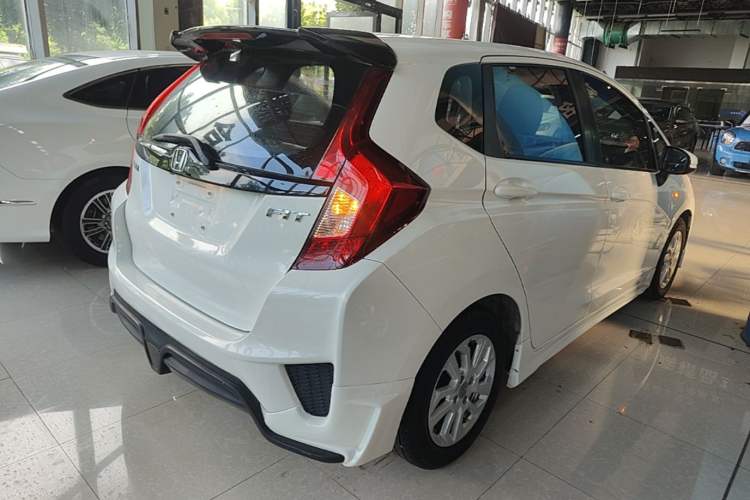 Used Honda Fit 2016 1.5L LX CVT Comfort Model Rear Right 45 Deg