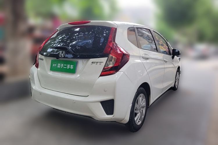 Used Honda Fit 2016 1.5L SE CVT Fashion Model Rear Right 45 Deg