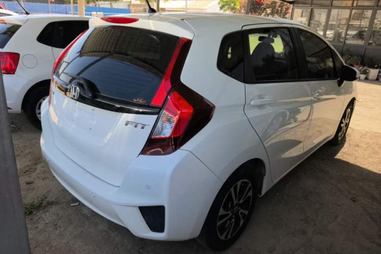 Used Honda Fit 2016 1.5L LXS CVT Comfort Sunroof Version Rear Right 45 Deg