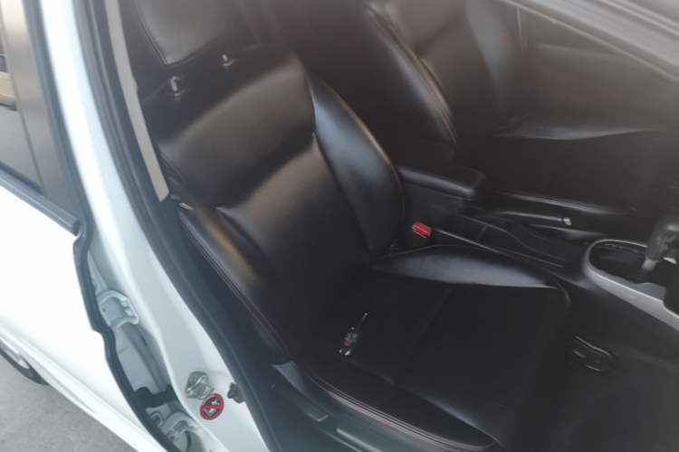 Used Honda Fit 2016 1.5L SES CVT Fashion Sunroof Edition Right Front Seat
