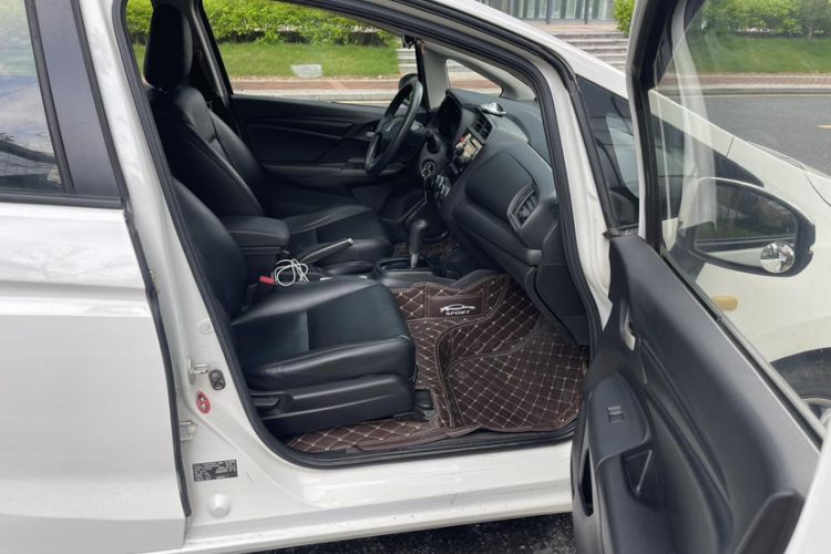 Used Honda Fit 2016 1.5L LX CVT Comfort Model Right Front Seat
